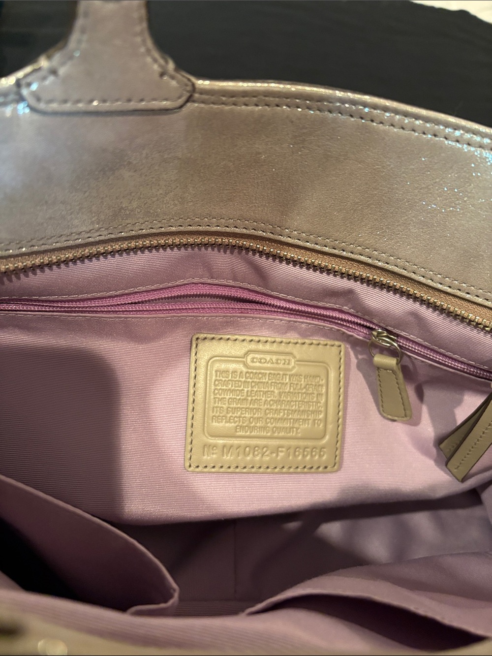 COACH  metallic Leather bag  in champagne - Picture 4 of 6